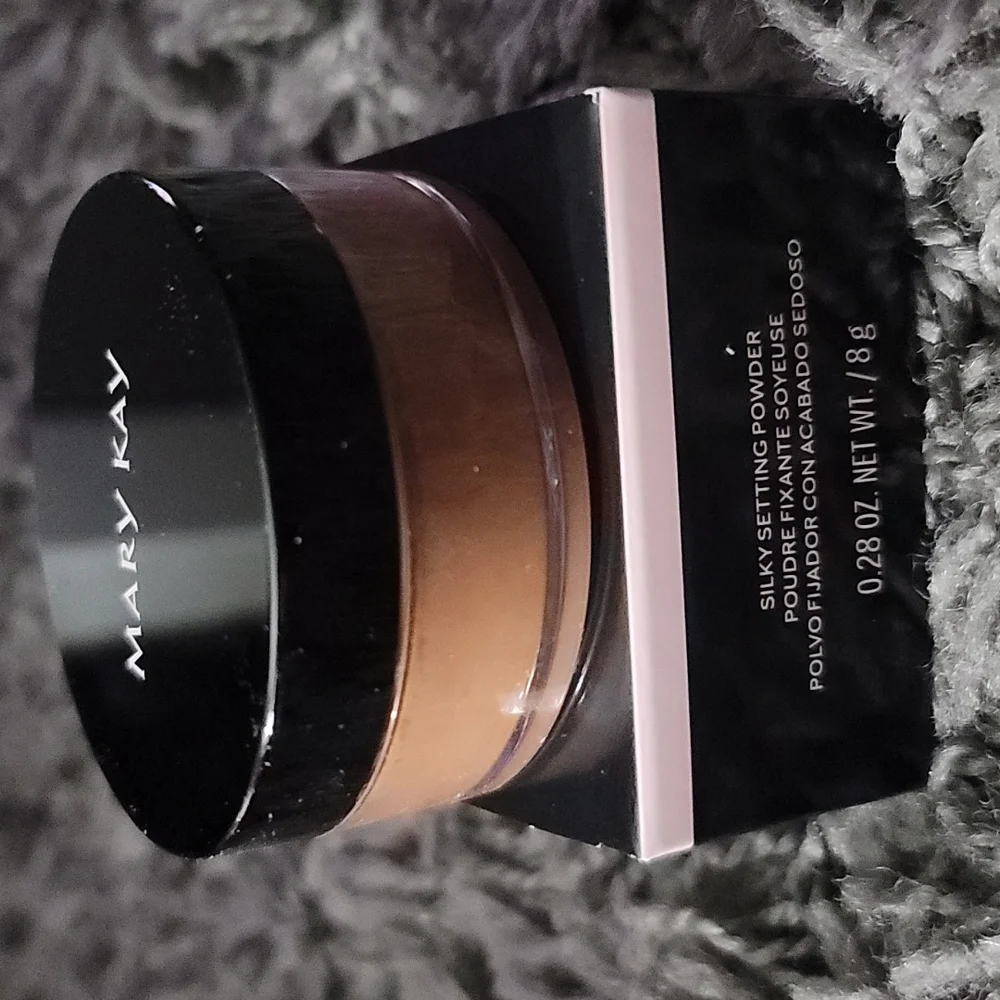 🤎NIB Mary Kay Silky Setting Powder: Light - Medium Bronze🤎